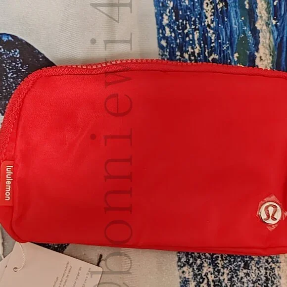 Lululemon Everywhere Crossbody Belt Bag 1L Red - Picture 1 of 4